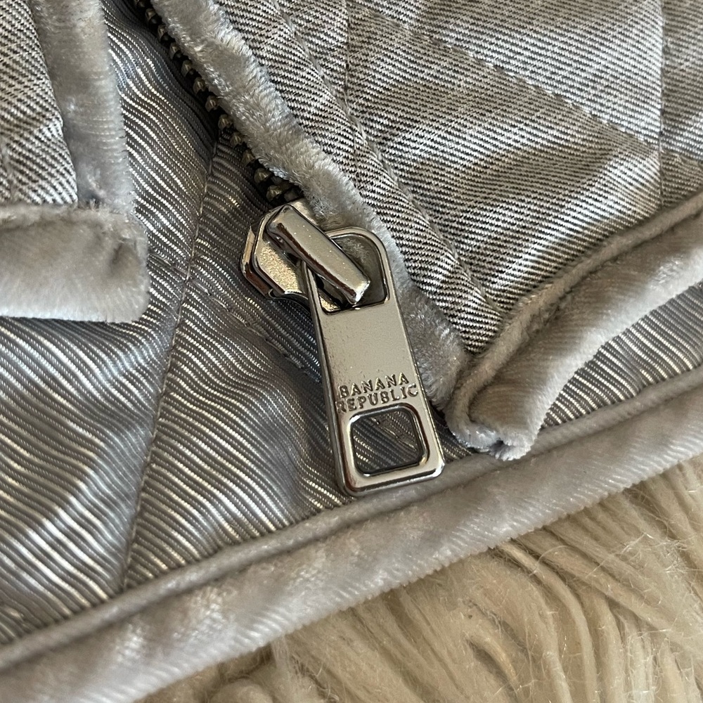 Banana Republic | Quilted Vest | Velvet Bow Detail & Trim - Picture 7 of 14
